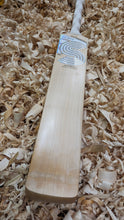 Load image into Gallery viewer, Bat 13 - LS200 Butterfly - 2lbs 9oz
