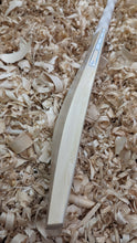 Load image into Gallery viewer, Bat 6 - Custom T20 Concept, Grade 3 - 2lbs 10oz