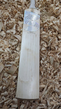 Load image into Gallery viewer, Bat 6 - Custom T20 Concept, Grade 3 - 2lbs 10oz
